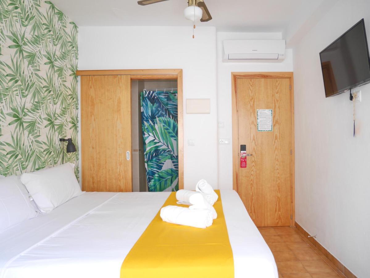 Nanit Rooms Ibiza Hostal Santa Eulária des Riu Exterior foto